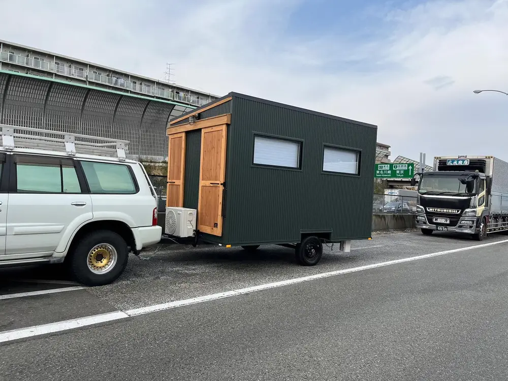 岡山県倉敷市へ陸送中のお寿司トレーラー